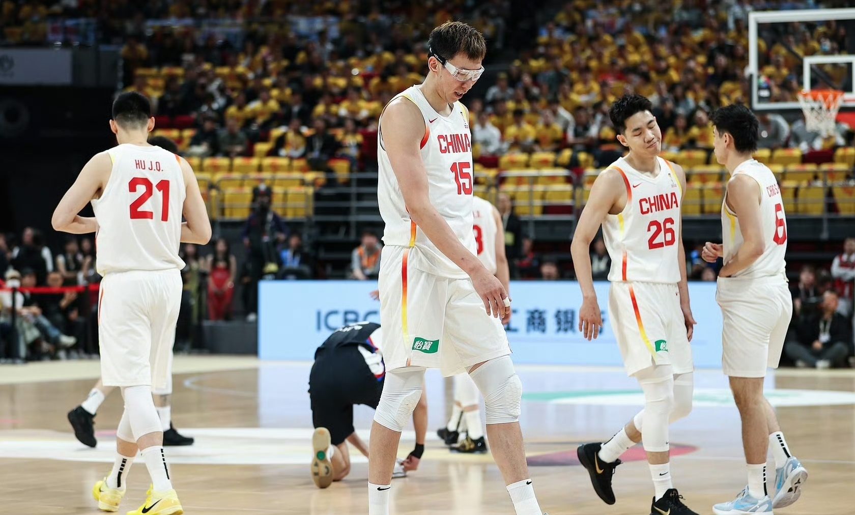 天博-关键时刻深圳男篮调整名单以备亚冠赛后夏洛特黄蜂更衣室发声，国际比赛日斯图加特调整名单以备荷甲直接炸裂的简单介绍