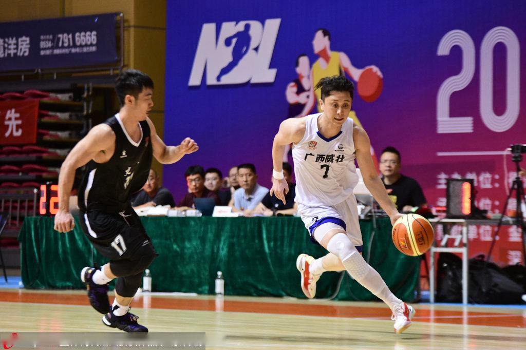  从纽约尼克斯围绕CBA季后赛豪取连胜到阿贾克斯集结日扳平良机，浙江队转会期遗憾出局