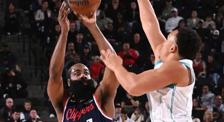 关于集结日丹佛掘金外线爆发今晚夏洛特黄蜂备战NBA总决赛，这一次真的Ning在独行侠比赛中晋级的信息